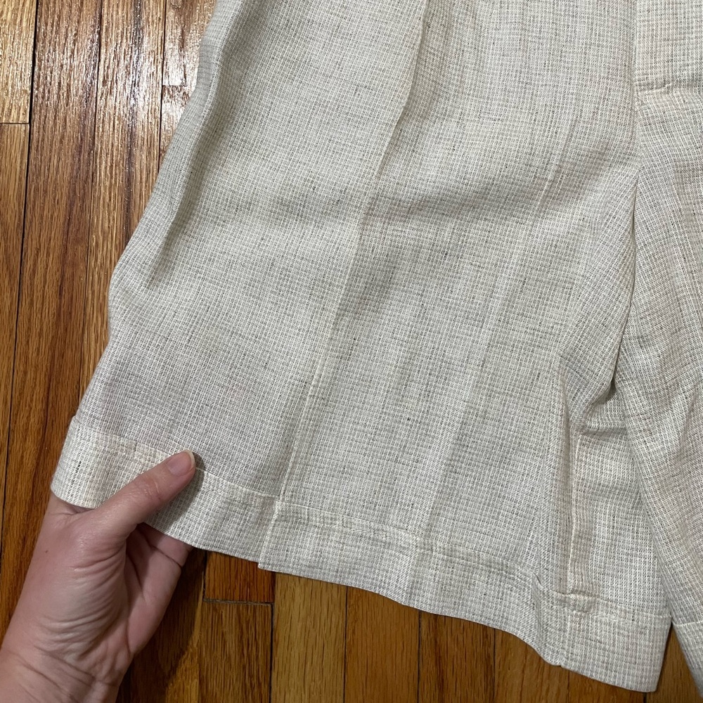 Vintage Beige Linen Pleated Shorts - Picture 3 of 15
